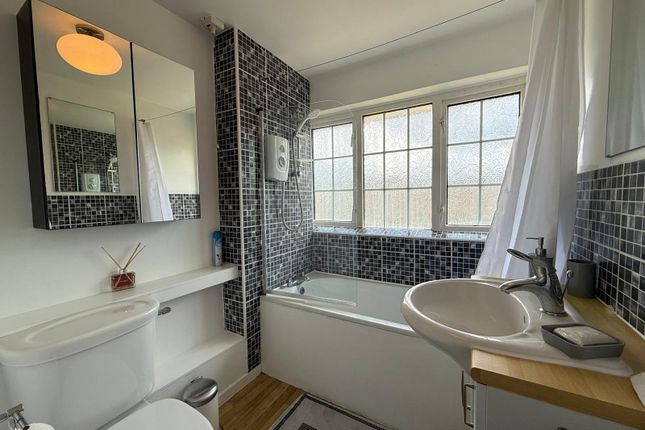 Room 1, 3, Arncliffe, Bracknell photo 3