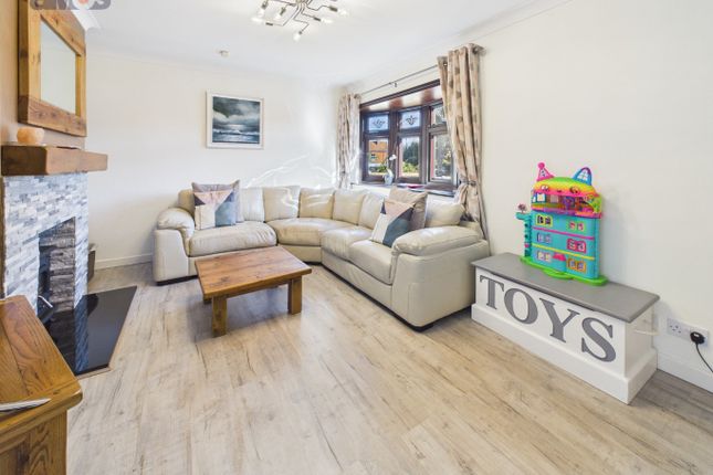 537 Ashingdon Road, Ashingdon, Essex photo 2