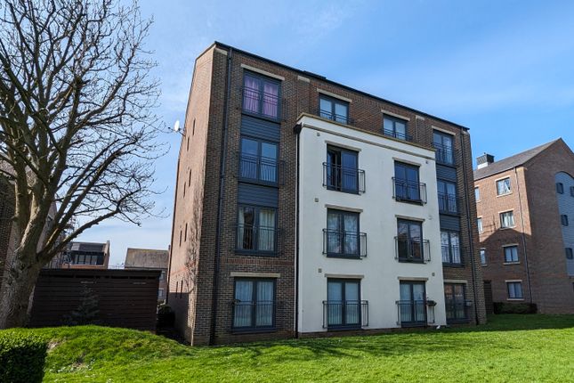 Thumbnail Flat for sale in Searle Drive, Gosport