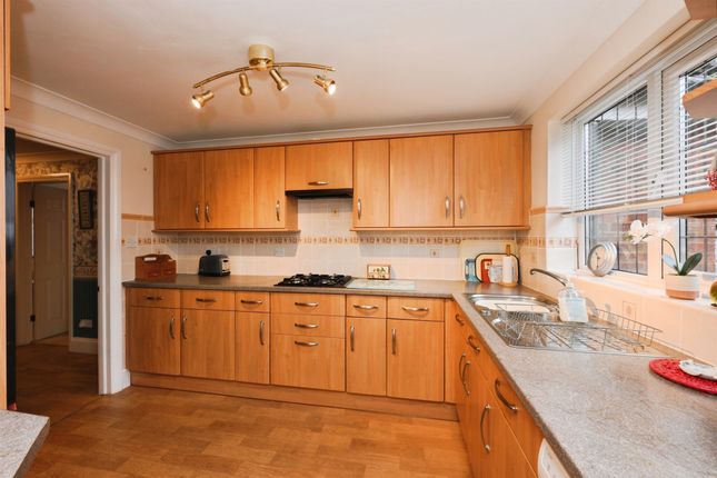 27, College Road, Hoddesdon photo 3