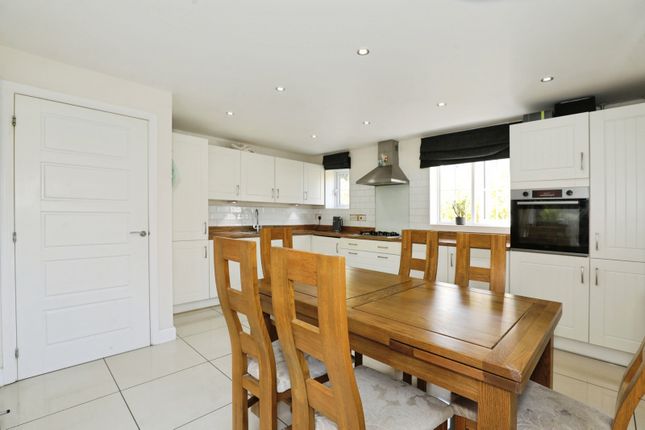 40, Buttercup Crescent, Cheshire photo 2