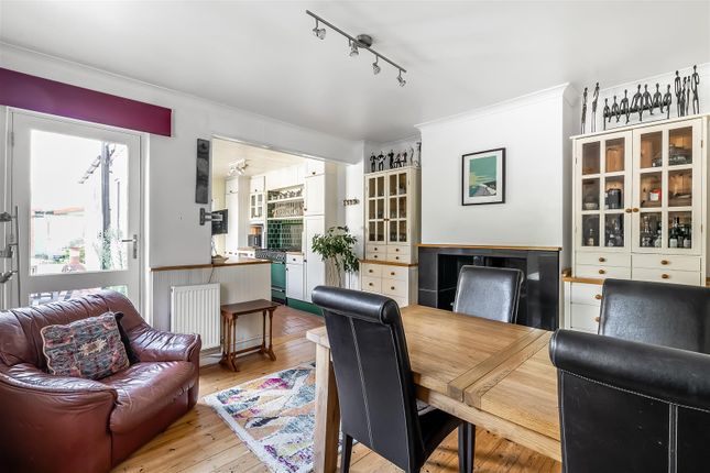 16, Barnett Wood Lane, Leatherhead photo 4