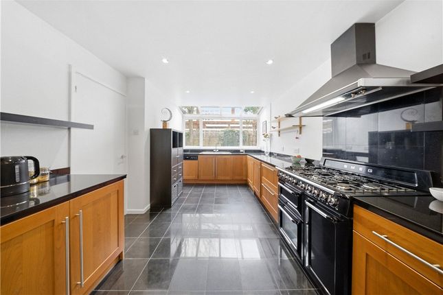 8 Dymes Path,, Queensmere Road, London photo 5