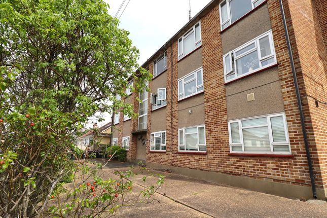 Thumbnail Flat for sale in Marina Avenue, Rayleigh