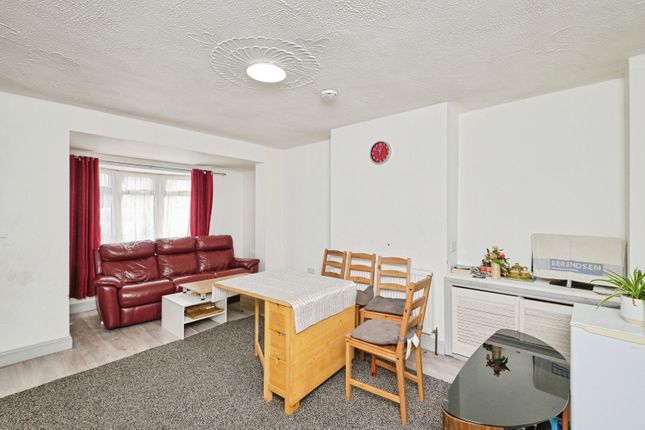 8, Henshaw Grove, West Midlands photo 3
