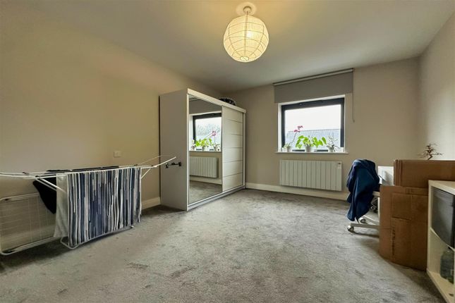 Flat to rent in Gordon Road, High Wycombe