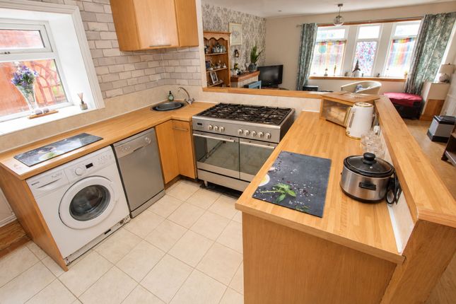 255 Halifax Road, Todmorden photo 3