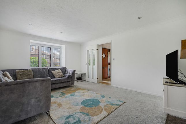 6, Larch Grove, Sidcup photo 2