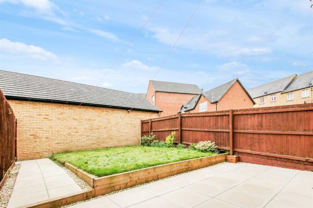 88, Harlow Crescent, Milton Keynes photo 4