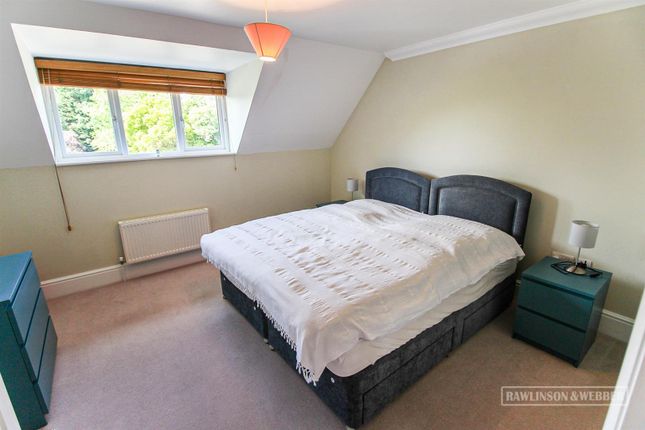 Flat to rent in New Road, Esher