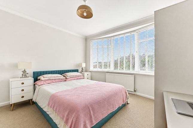 4, Craven Close, Rochford photo 3
