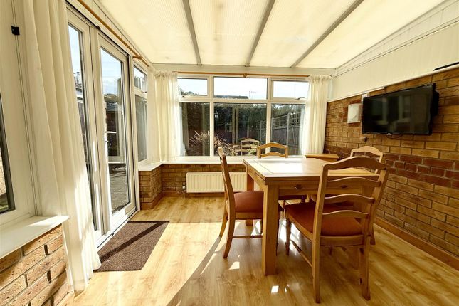 20, Thurne Rise, Great Yarmouth photo 4