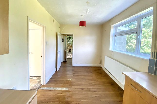 24 Kent End, Swindon photo 4