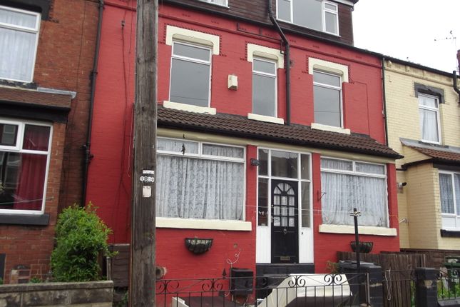 4-bed house on 16, Cross Flatts Drive, Leeds, £150,000