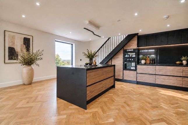 Ridgeview House,, Hogs Back, Farnham photo 2