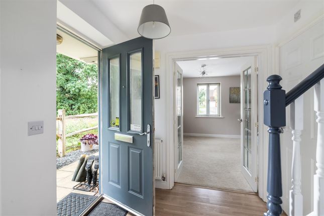 13, Newman Road, Horley photo 2