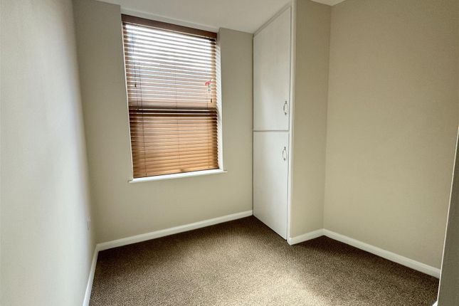 Flat 2, 23, New Queen Street, Scarborough photo 4