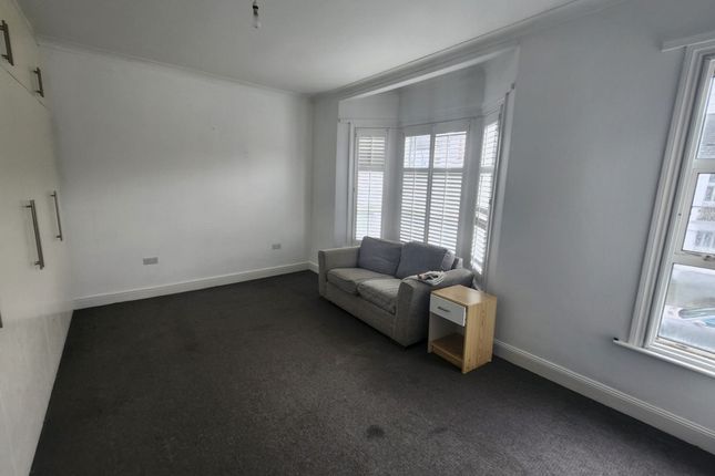 Flat 2 43, Chaplin Road, London photo 2
