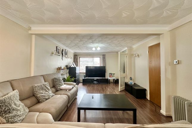 192, Trevino Drive, Leicester photo 2