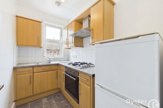 35 Terront Road, London photo 3