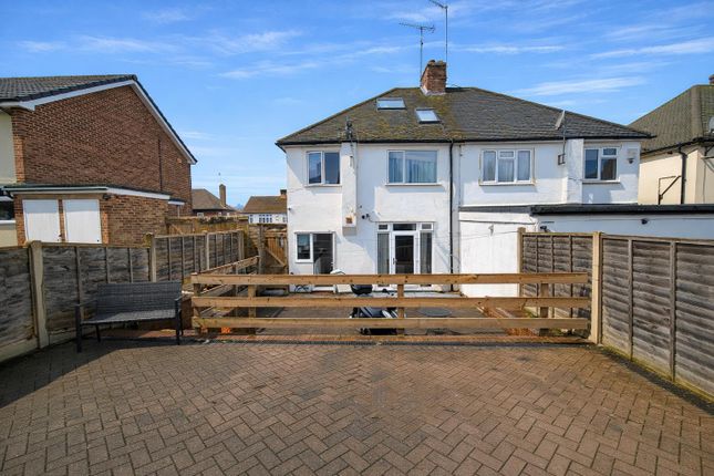 45, Lawn Lane, Hemel Hempstead photo 3