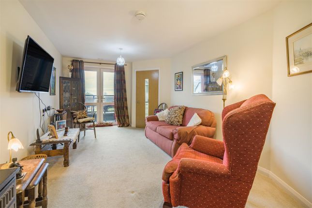 46 Balshaw Court, Burlington Gardens, Leyland photo 2