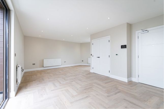Flat 15, 1 Smitham Bottom Lane, Purley photo 2