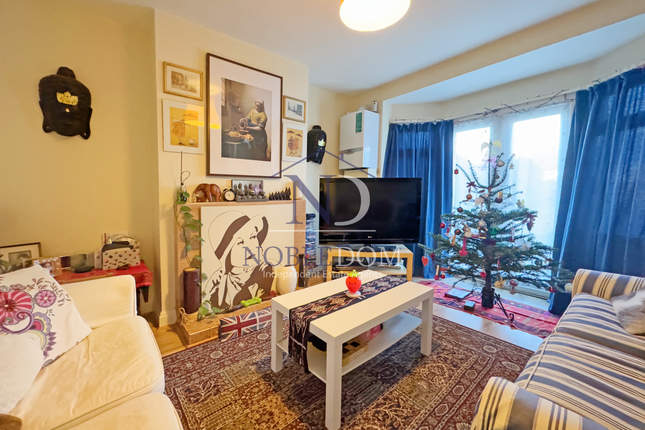 35 Amhurst Gardens, Isleworth photo 3