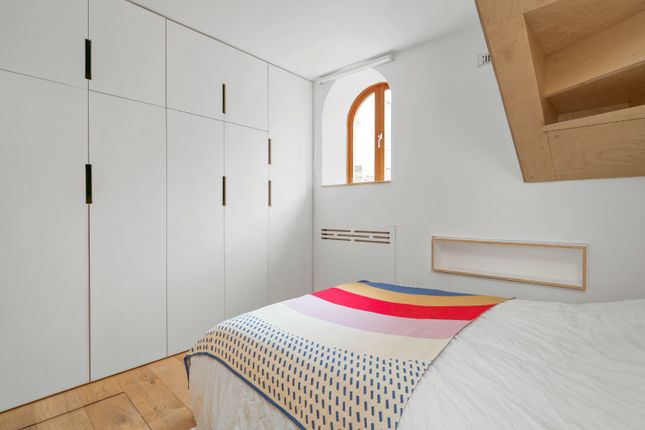 The Studio, 2, Nevill Road, London photo 4