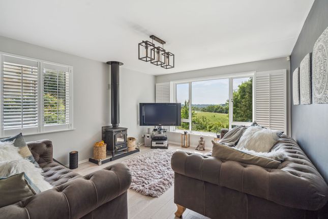 115 Holtspur Top Lane, Beaconsfield photo 2