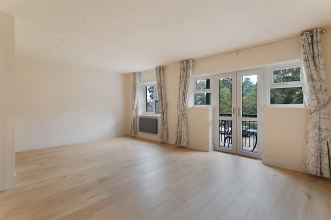 18, Wraymead Place, Reigate photo 3