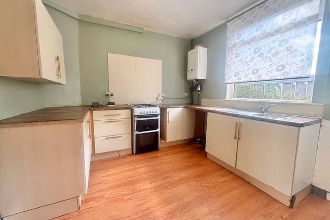 42, Castle Mount, DEWSBURY photo 3