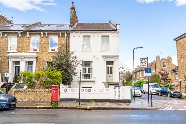 Flat for sale in Graham Road, Hackney, London