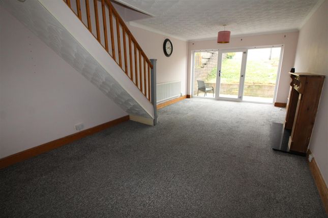 13, Woodfield Park Crescent, Blackwood photo 4