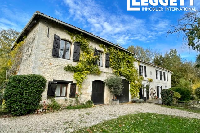 Villa for sale in Saint-Fraigne, Charente, Nouvelle-Aquitaine