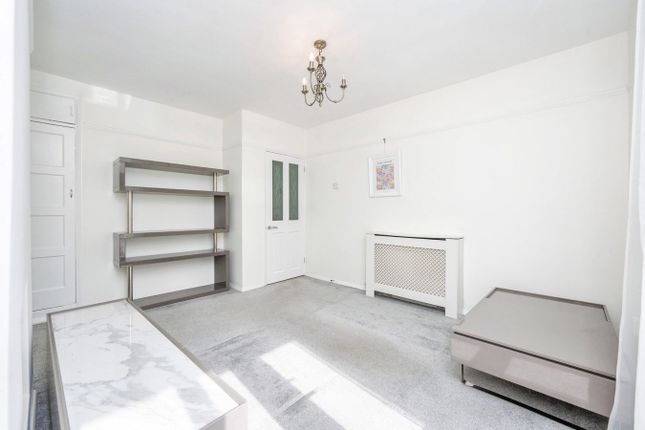 90, Tempsford Avenue, Borehamwood photo 4