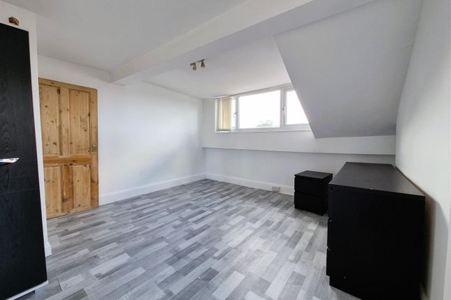 Flat 4, 33, Euston Grove, Prenton photo 3
