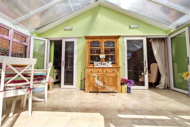 6, Sandhills Way, Reading photo 2