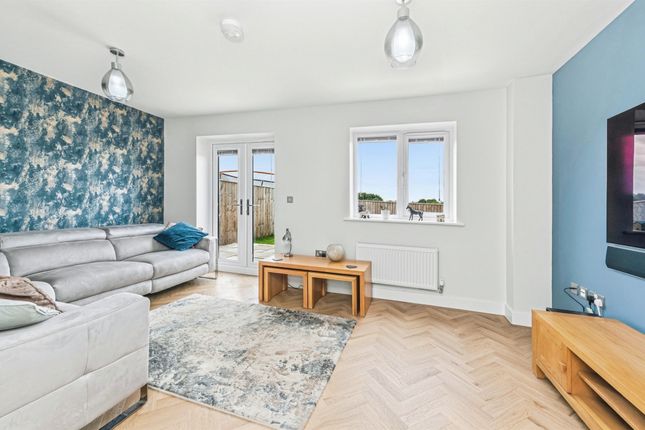 4, Egerton Close, Brighouse photo 3