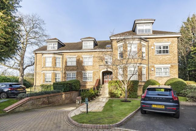 Flat for sale in Magpie Hall Road, Bushey Heath