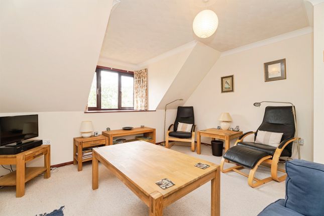 19, Kerridge Court, Holt photo 2