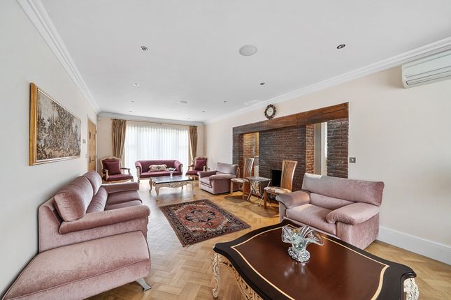 6, Cleopatra Close, Stanmore photo 2