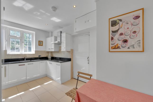 15, Wellington Court, London photo 4