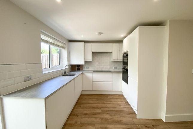 2, Cedar Close, Linton, Linton, Cambridge photo 3