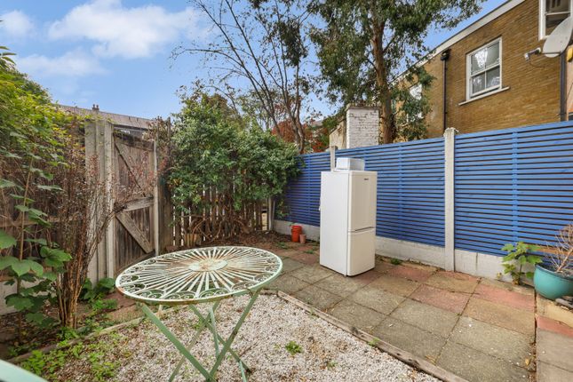 82, Bishops Way, London photo 4