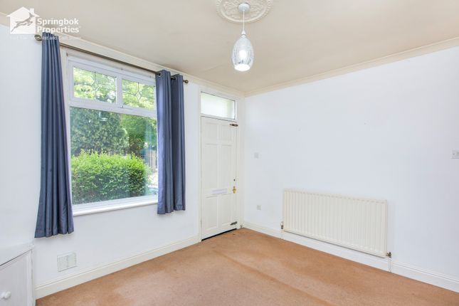 8, Highfield Road, Kilburn photo 2
