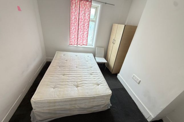 6 Cave Road, Cave Road, London photo 3