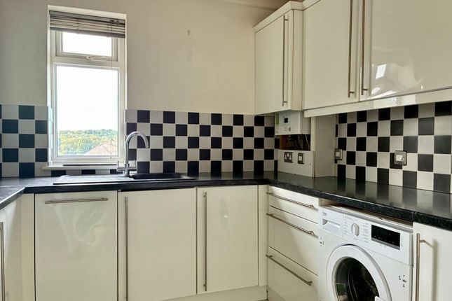 10a Woodlodge Woodfield Lane, Ashtead photo 4