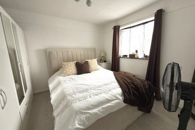 7, Coulson Court, Luton photo 4