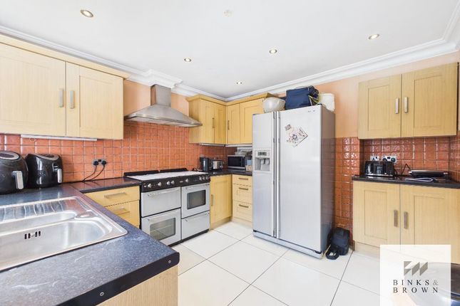 20, Clarence Road, Corringham photo 3